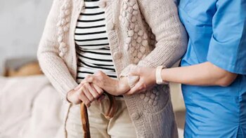 Muchos adultos mayores viven solos