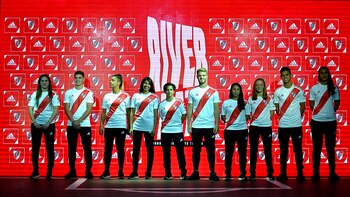 River presentó su camiseta con la ilusión de repetir la conquista en la Copa Libertadores (Gustavo Gavotti)