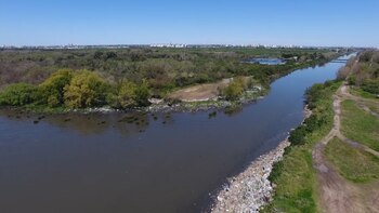 Debajo de estas tierras están