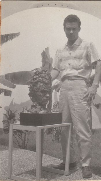 Esculpiendo un busto en Cartagena