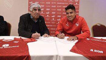 Firmó por tres temporadas (@Independiente)
