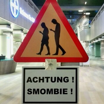 Smombie combina las palabras smartphone