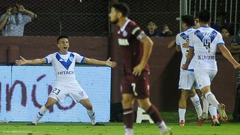 Almada celebra el gol que