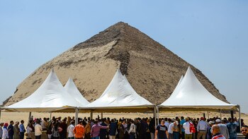 Personas reunidas para la ceremonia