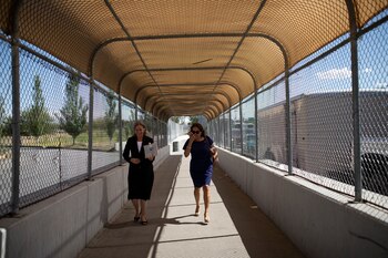 Escobar, a la derecha, y