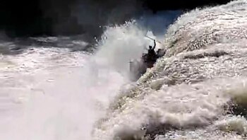 El equipo de rescate quería encontrar rápidamente a los navegantes, antes de que se precipitaran hacia el siguiente rápido, que no estaba muy lejos de allí (Foto: captura de pantalla video Facebook/ @CoddyVeronie)