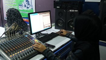 Radio Roshani, en la ciudad