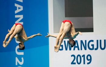 Dulac y Philippe Gagne, de Canadá, en acción