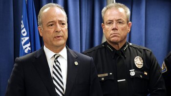 Nick Hanna (izquierda), fiscal federal