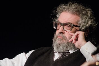 El crítico y escritor Luis