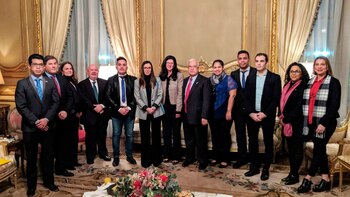 Elisa Trotta Gamus junto a Kimberly Breier (en el centro de la foto) en Buenos Aires
