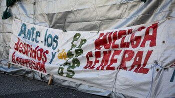 Vista de una pancarta y