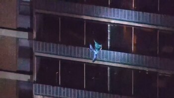 Fue pasando de balcón a balcón