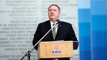 Pompeo visitó la AMIA para