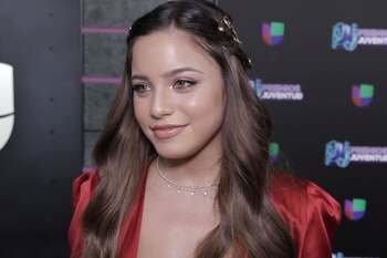 Emilia no quiso decir qué famoso estará en su próximo video.