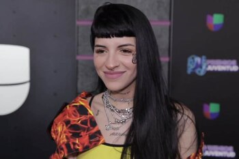 Cazzu está contenta con su presentación en los Premios Juventud 2019.