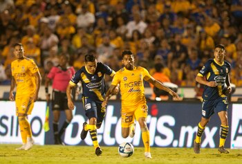 Aquino anotó un doblete frente