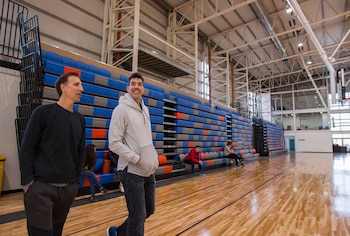 El encuentro de Luis Scola y Pepe Sánchez, dos ídolos de la Generación Dorada (@Links Sports)