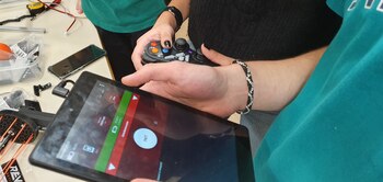 Los estudiantes están trabajando en