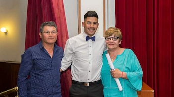 Christian con sus padres Cecilio