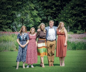 La familia real posa ante