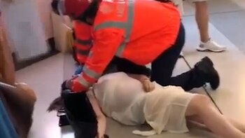 La mujer fue atendida por