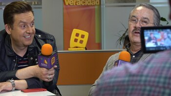 Charlando antes del programa para