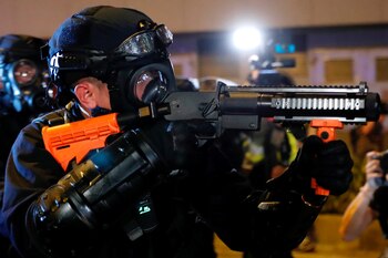 Policía antidisturbio. (REUTERS/Tyrone Siu)
