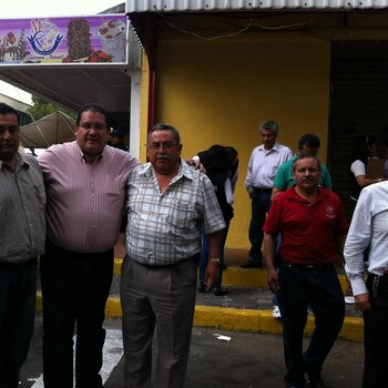 Mario Pedro Gallegos (derecha) líder