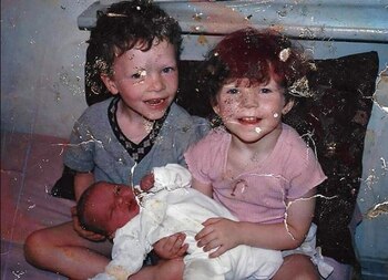 Los hermanos mayores cuidaban como