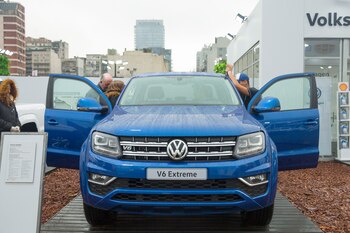 La Amarok V6 Extreme tope de gama está presente en el stand de Volkswagen Argentina en La Rural, junto con la Amarok V6 comfortline y una Doble Cabina Trendline