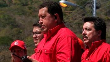 Eduardo Manuitt, con Hugo Chávez