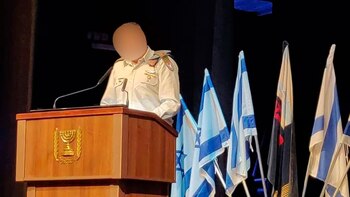 “I”, durante un discurso ante