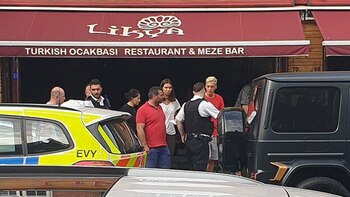 Özil escapó hacia el restaurante