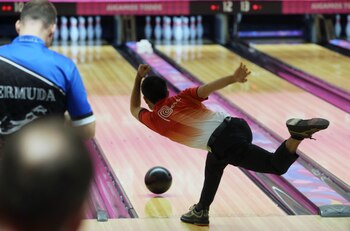 El boliche también comenzó antes