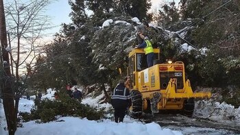Los operarios trabajan contra reloj