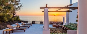 Estrómboli ha sido habitada desde la antigüedad debido a una economía que prospera con productos locales de aceitunas, vides, higos y peces