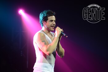 Debutó como cantante con un