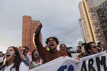 Manifestantes en Bogotá (REUTERS/Luisa Gonzalez)