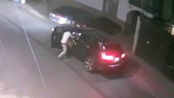 La mujer intentó huir de su agresor, pero éste la alcanzó y la golpeó hasta dejarla inconsciente (Foto: Especial)