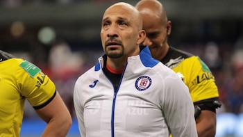 Entre lágrimas, se retiró (Foto: Twitter)