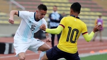 Aquí, Urzi a pura gambeta,