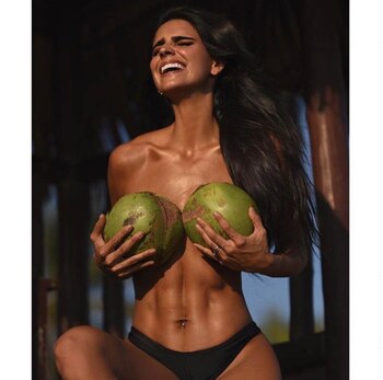 Es famosa por sus constantes