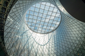 Fulton Center en Lower Manhattan, es una flamante estación de 1.030 millones de euros y que conecta 6 estaciones y 12 líneas de metro en la renovada área del World Trade Center con el resto de la ciudad (Shutterstock)