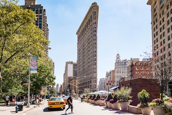 El edificio Flatiron, originalmente edificio Fuller, es un rascacielos centenario de Manhattan, uno de los edificios más altos de Nueva York cuando se finalizó en el año 1902 (Shutterstock)