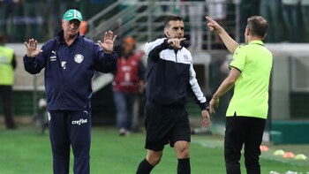 El entrenador bromeó con un