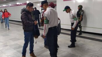 Los ciudadanos pueden rechazar la revisión de sus pertenencias, a menos que haya un documento escrito o en un acto de flagrancia (Foto: Cuartoscuro)