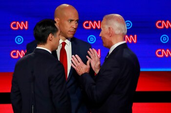 Biden conversa con Julian Castro