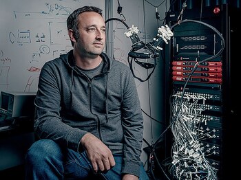 Mark Chevillet es el director