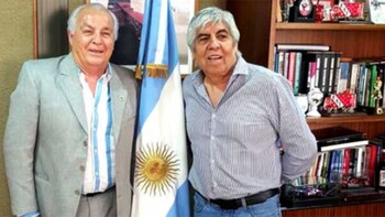 Herme Juárez, junto a Hugo